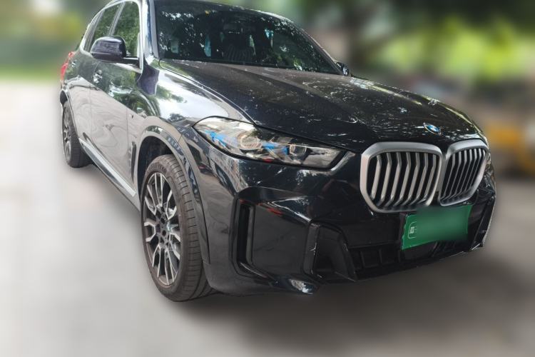 Used BMW X5 2023 xDrive 40Li M Sport Package Front Right 45 Deg