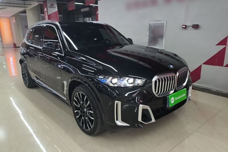 Used BMW X5 2023 xDrive 40Li M Sport Package Front Right 45 Deg