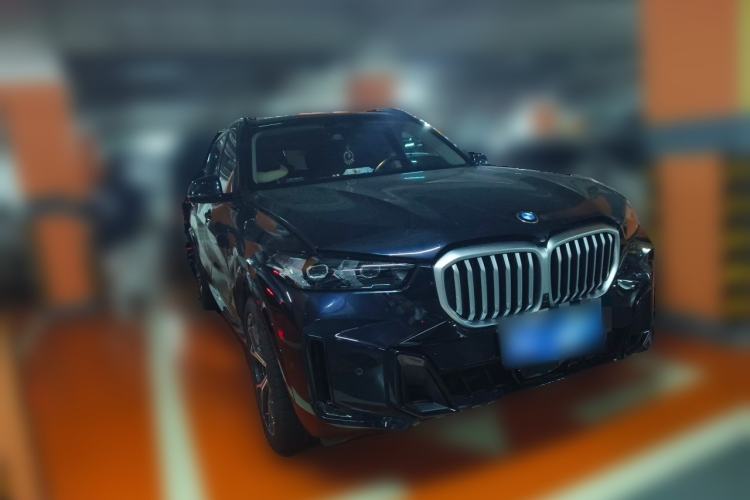 Used BMW X5 2023 xDrive 30Li Luxury M Sport Night Edition Package Front Right 45 Deg