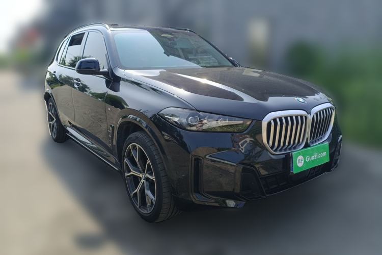 Used BMW X5 2023 xDrive 30Li Luxury M Sport Night Edition Package Front Right 45 Deg