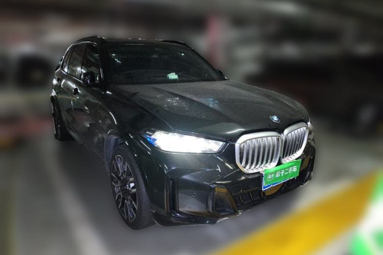 Used BMW X5 2023 xDrive 40Li M Sport Night Edition Package Front Right 45 Deg