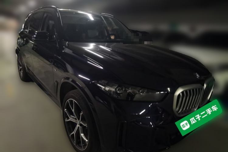 Used BMW X5 2023 xDrive 30Li Luxury M Sport Package Front Right 45 Deg