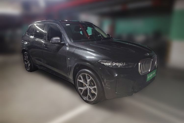 Used BMW X5 2023 xDrive 30Li Luxury M Sport Package Front Right 45 Deg