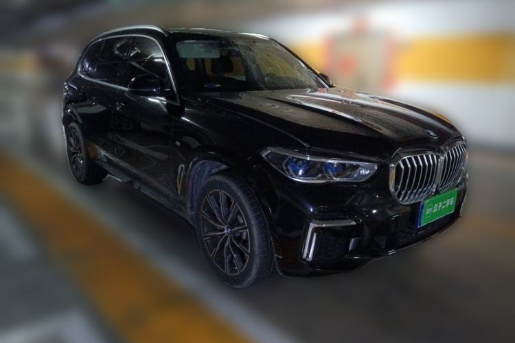 Used BMW X5 2023 xDrive 30Li M Sport Package Front Right 45 Deg