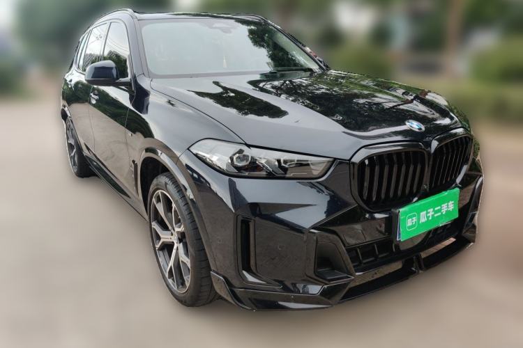 Used BMW X5 2023 xDrive 30Li Luxury M Sport Night Edition Package Front Right 45 Deg