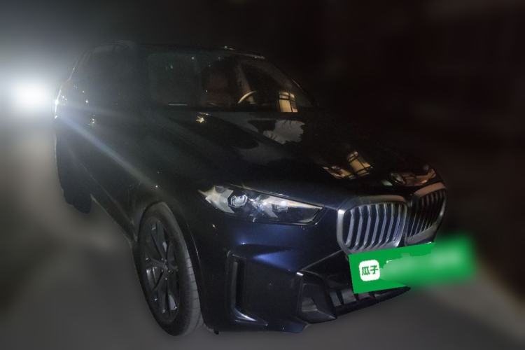 Used BMW X5 2023 xDrive 30Li M Sport Package Front Right 45 Deg