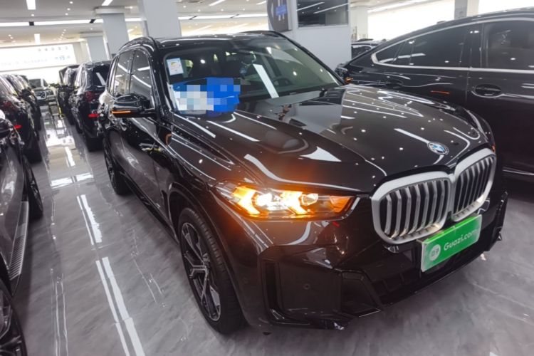 Used BMW X5 2023 xDrive 30Li Luxury M Sport Night Edition Package Front Right 45 Deg