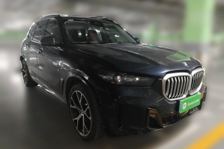 Used BMW X5 2023 xDrive 30Li Luxury M Sport Night Edition Package Front Right 45 Deg