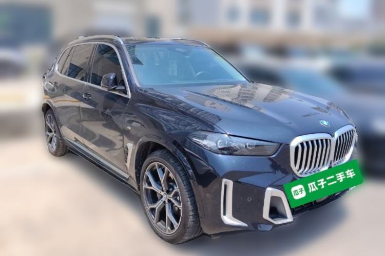 Used BMW X5 2023 xDrive 30Li Luxury M Sport Package Front Right 45 Deg