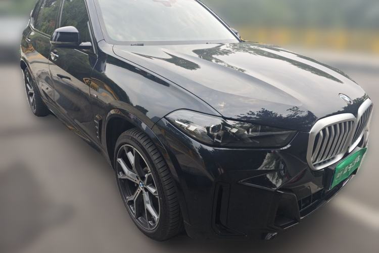 Used BMW X5 2023 xDrive 30Li Luxury M Sport Night Edition Package Front Right 45 Deg