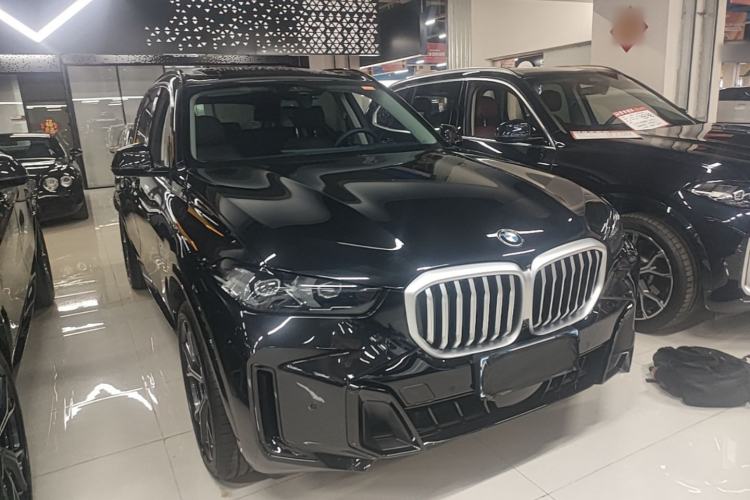 Used BMW X5 2023 xDrive 30Li Luxury M Sport Night Edition Package Front Right 45 Deg