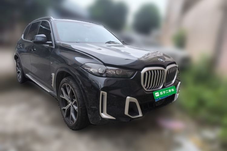 Used BMW X5 2023 xDrive 30Li M Sport Package Front Right 45 Deg
