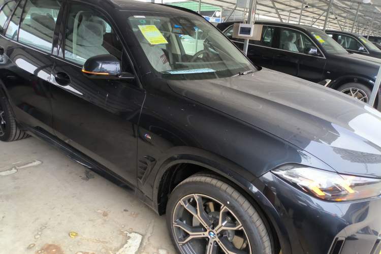 Used BMW X5 2023 xDrive 30Li Luxury M Sport Night Edition Package Front Right 45 Deg