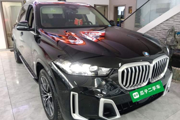 Used BMW X5 2023 xDrive 30Li M Sport Package Front Right 45 Deg