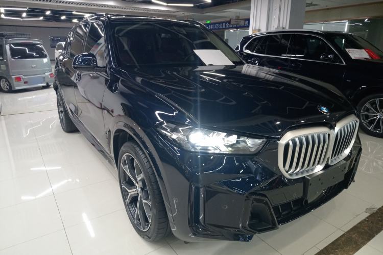 Used BMW X5 2023 xDrive 30Li Luxury M Sport Night Edition Package Front Right 45 Deg