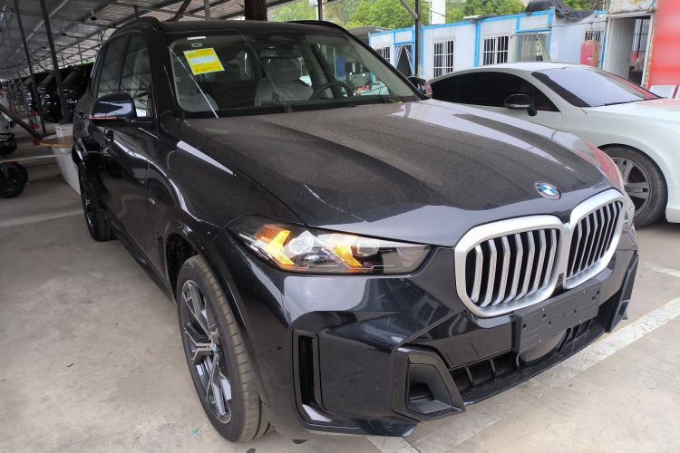 Used BMW X5 2023 xDrive 30Li Luxury M Sport Night Edition Package Front Right 45 Deg