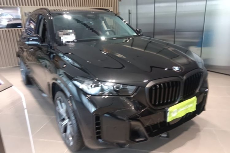 Used BMW X5 2023 xDrive 30Li Luxury M Sport Night Edition Package Front Right 45 Deg