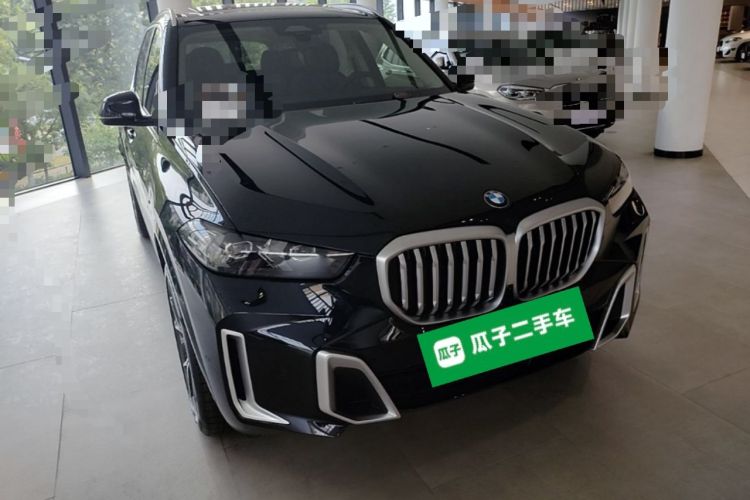 Used BMW X5 2023 xDrive 30Li Luxury M Sport Package Front Right 45 Deg
