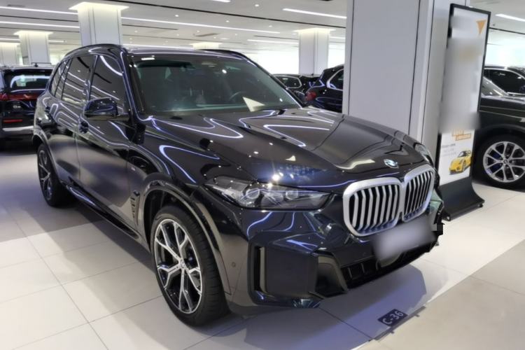 Used BMW X5 2023 xDrive 30Li Luxury M Sport Night Edition Package Front Right 45 Deg