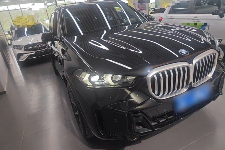 Used BMW X5 2023 xDrive 30Li Luxury M Sport Night Edition Package Front Right 45 Deg