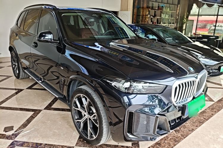 Used BMW X5 2023 xDrive 30Li Luxury M Sport Night Edition Package Front Right 45 Deg