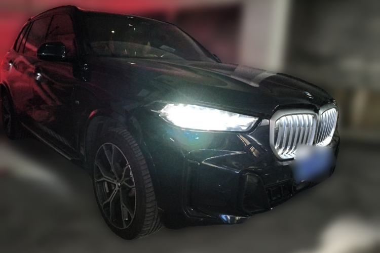 Used BMW X5 2023 xDrive 30Li Luxury M Sport Night Edition Package Front Right 45 Deg