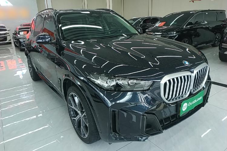 Used BMW X5 2023 xDrive 30Li Luxury M Sport Package Front Right 45 Deg