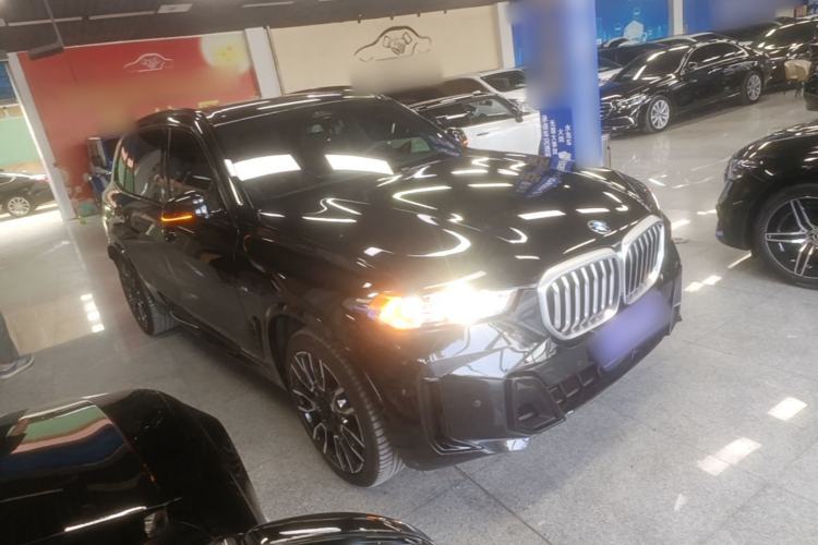 Used BMW X5 2023 xDrive 40Li M Sport Night Edition Package Front Right 45 Deg