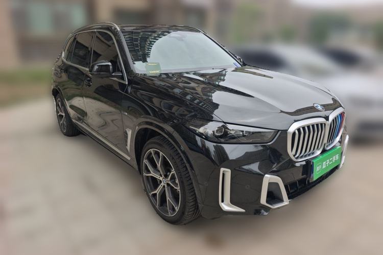 Used BMW X5 2023 xDrive 30Li Luxury M Sport Package Front Right 45 Deg