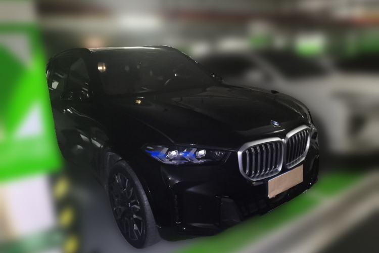 Used BMW X5 2023 xDrive 40Li M Sport Package Front Right 45 Deg