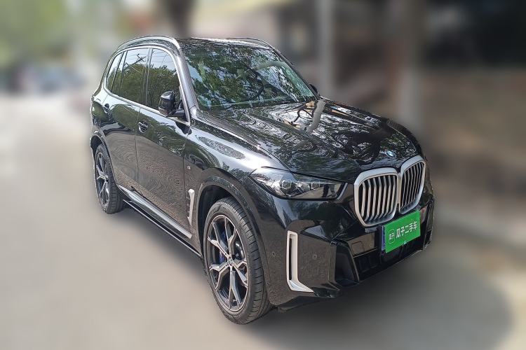 Used BMW X5 2023 xDrive 30Li Luxury M Sport Package Front Right 45 Deg