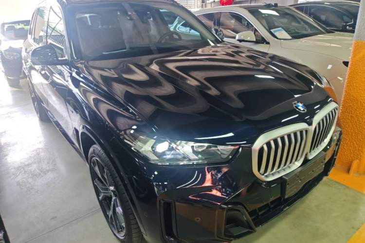 Used BMW X5 2023 xDrive 30Li Luxury M Sport Night Edition Package Front Right 45 Deg