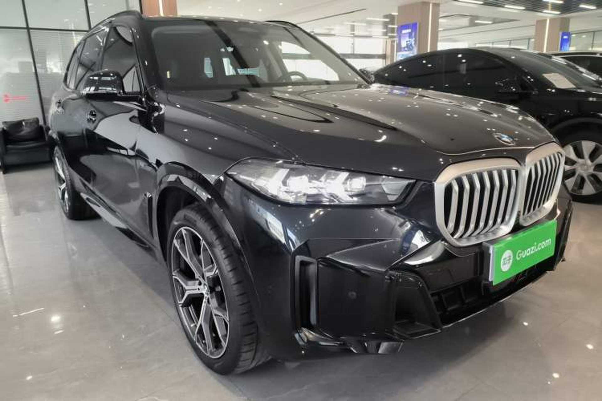 Used BMW X5 2023 xDrive 30Li Luxury M Sport Night Edition Package Front Right 45 Deg