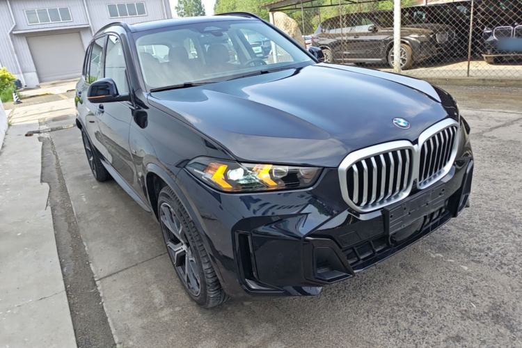 Used BMW X5 2023 xDrive 30Li Luxury M Sport Night Edition Package Front Right 45 Deg