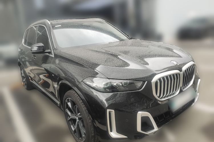 Used BMW X5 2023 xDrive 30Li Luxury M Sport Package Front Right 45 Deg