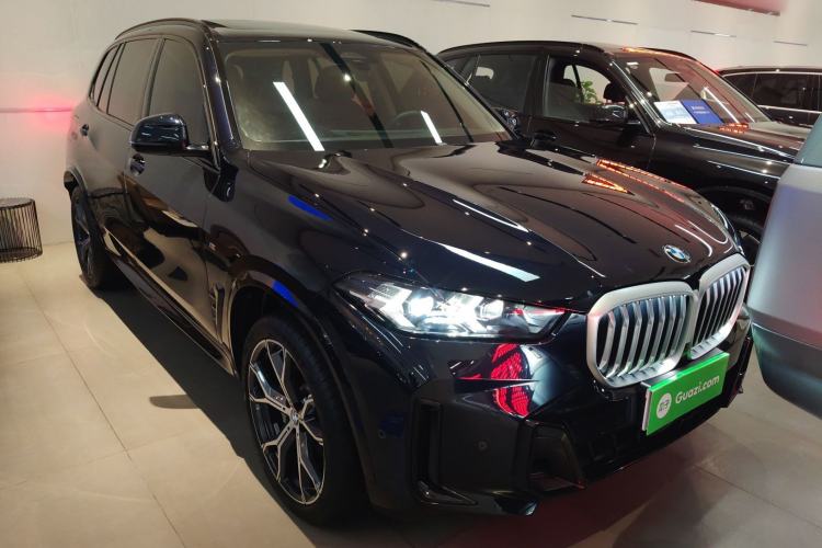 Used BMW X5 2023 xDrive 30Li Luxury M Sport Night Edition Package Front Right 45 Deg