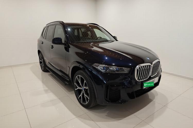 Used BMW X5 2023 xDrive 30Li Luxury M Sport Night Edition Package Front Right 45 Deg