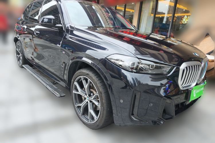 Used BMW X5 2023 xDrive 30Li Luxury M Sport Night Edition Package Front Right 45 Deg