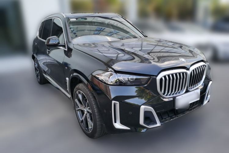 Used BMW X5 2023 xDrive 30Li Luxury M Sport Package Front Right 45 Deg