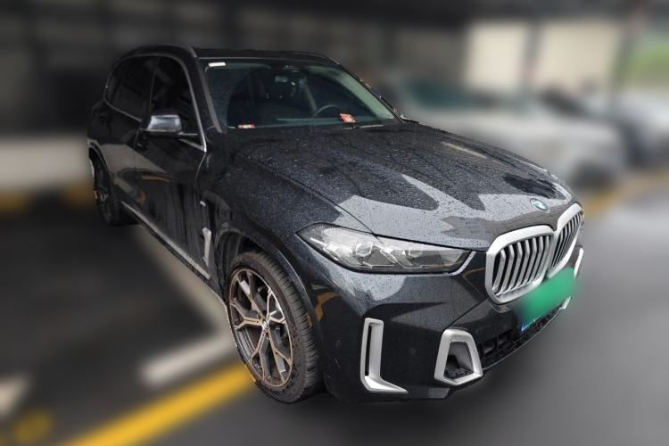 Used BMW X5 2023 xDrive 30Li Luxury M Sport Night Edition Package Front Right 45 Deg