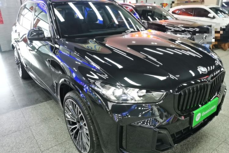 Used BMW X5 2023 xDrive 30Li Luxury M Sport Night Edition Package Front Right 45 Deg