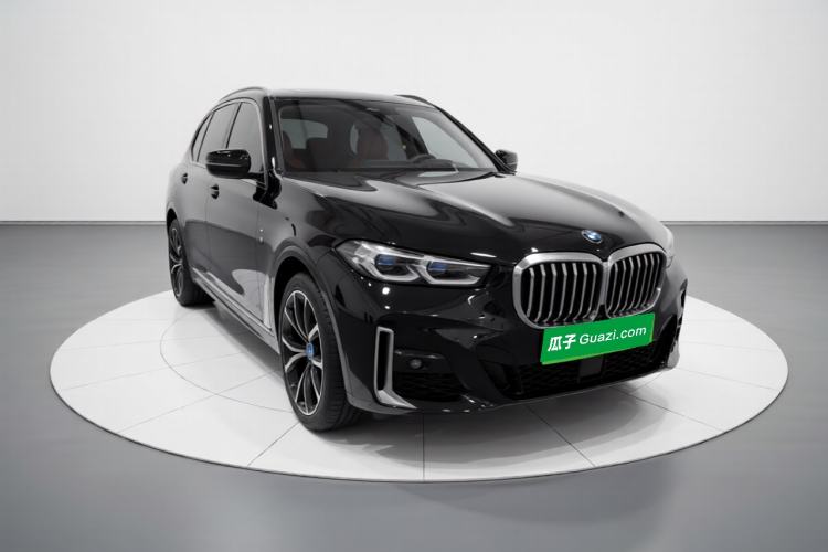 Used BMW X5 2023 xDrive 30Li Luxury M Sport Package Front Right 45 Deg