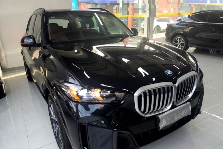 Used BMW X5 2023 xDrive 30Li Luxury M Sport Night Edition Package Front Right 45 Deg