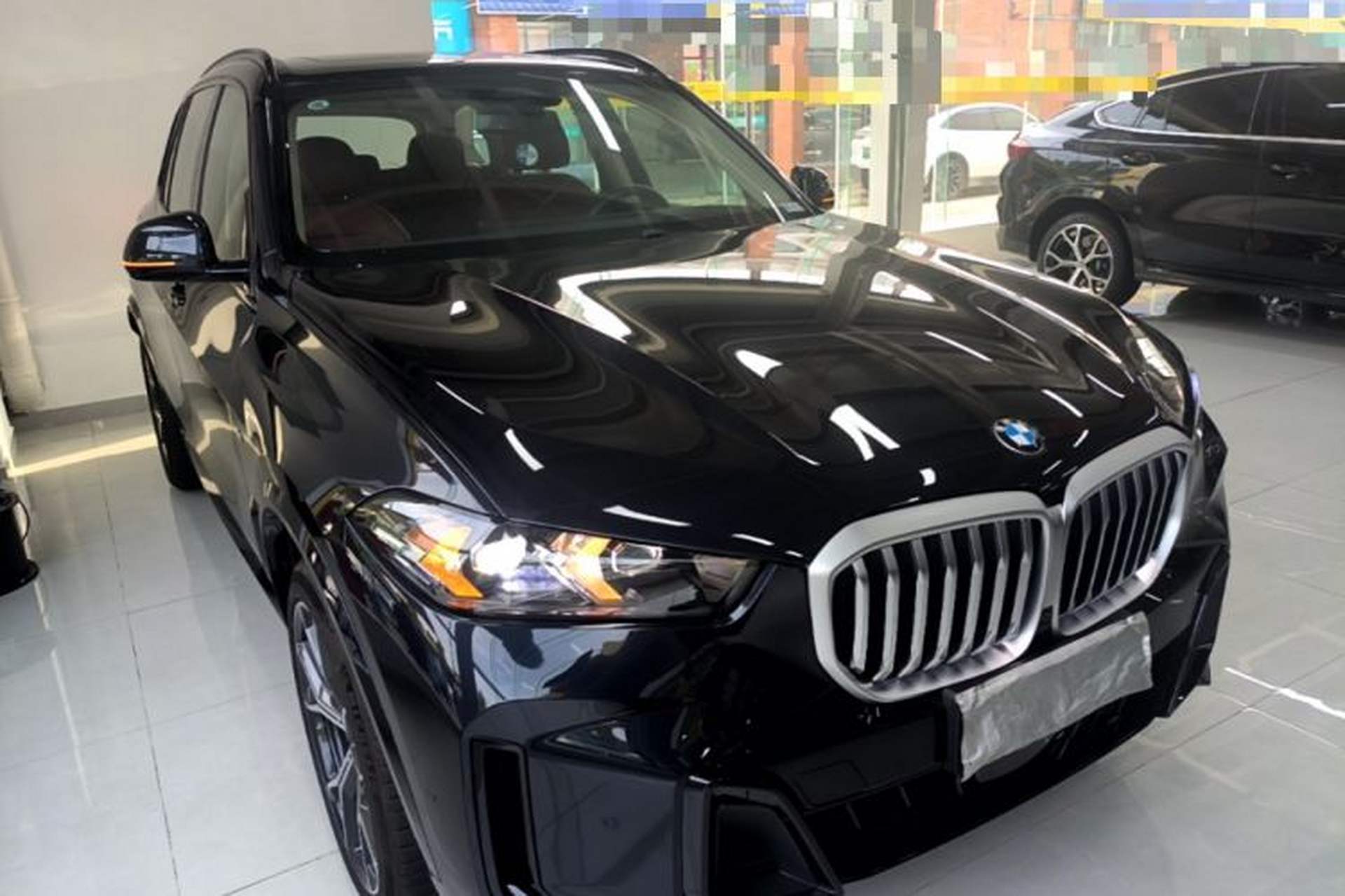 Used BMW X5 2023 xDrive 30Li Luxury M Sport Night Edition Package Front Right 45 Deg