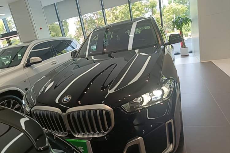 Used BMW X5 2023 xDrive 30Li Luxury M Sport Package Front