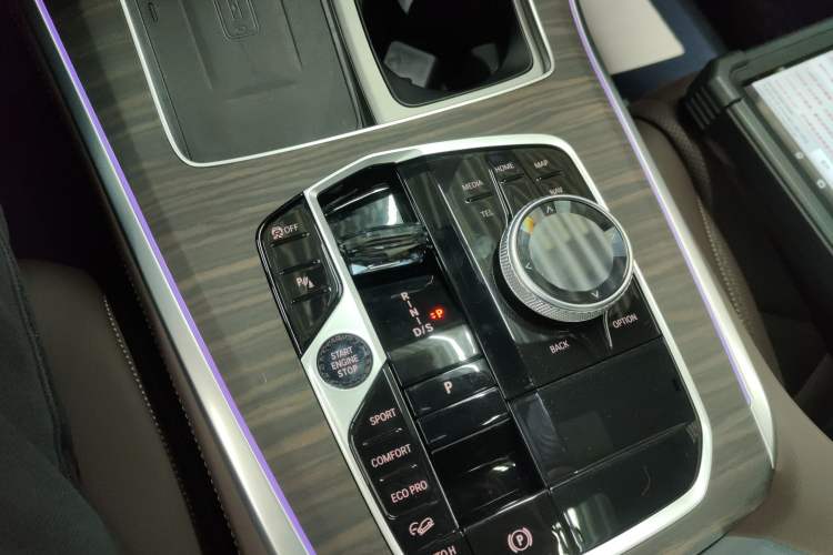 Used BMW X5 2023 xDrive 40Li M Sport Night Edition Package Gear Lever