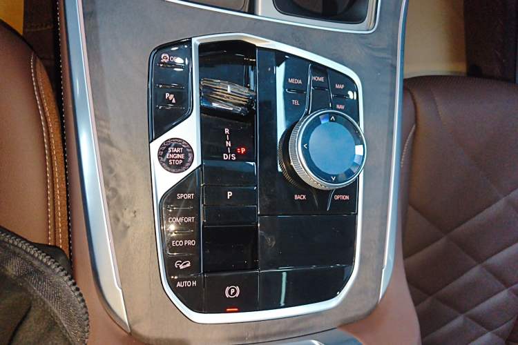 Used BMW X5 2023 xDrive 30Li Luxury M Sport Night Edition Package Gear Lever