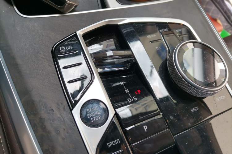 Used BMW X5 2023 xDrive 30Li Luxury M Sport Package Gear Lever