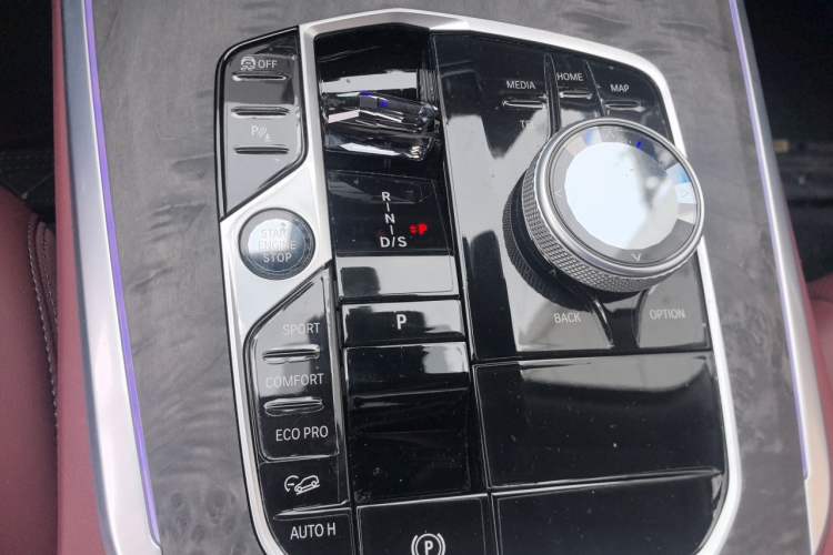 Used BMW X5 2023 xDrive 30Li Luxury M Sport Package Gear Lever