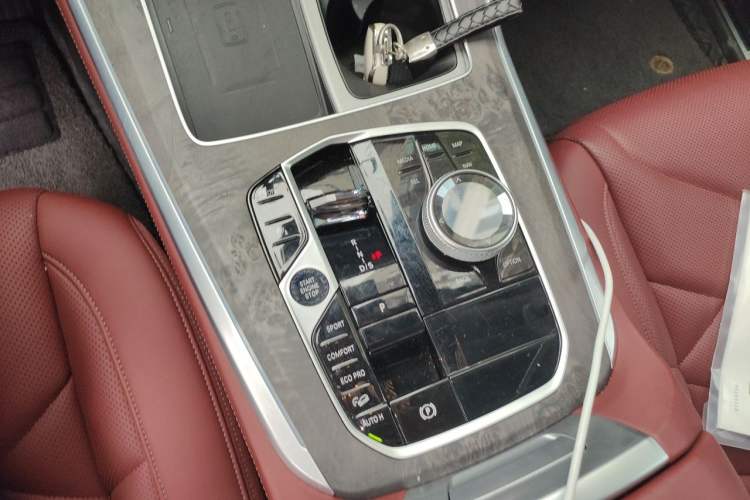 Used BMW X5 2023 xDrive 30Li Luxury M Sport Package Gear Lever
